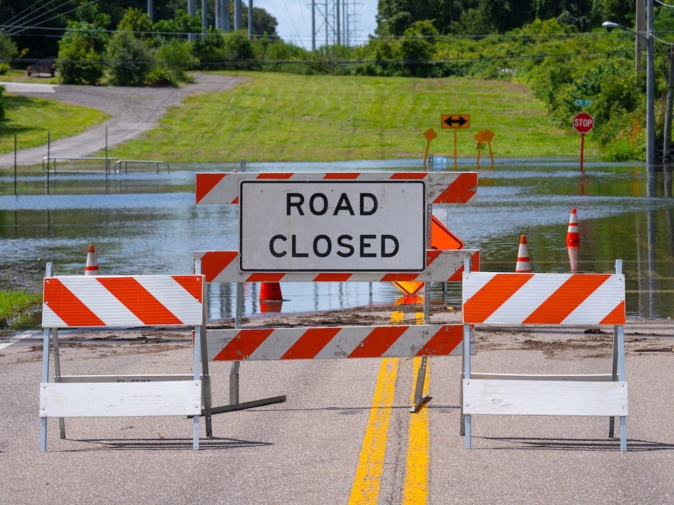 Straßensperre wegen Überflutung durch Hurrikan Debby