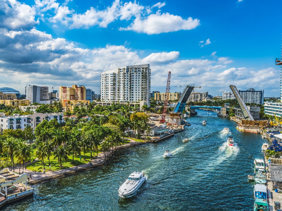 Brickel Avenue Bridge_Bill Perry_Shutterstock_2174400857_1000x750_2024.jpg